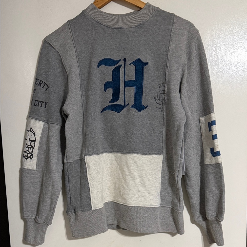 HONOR THE GIFT Crewneck